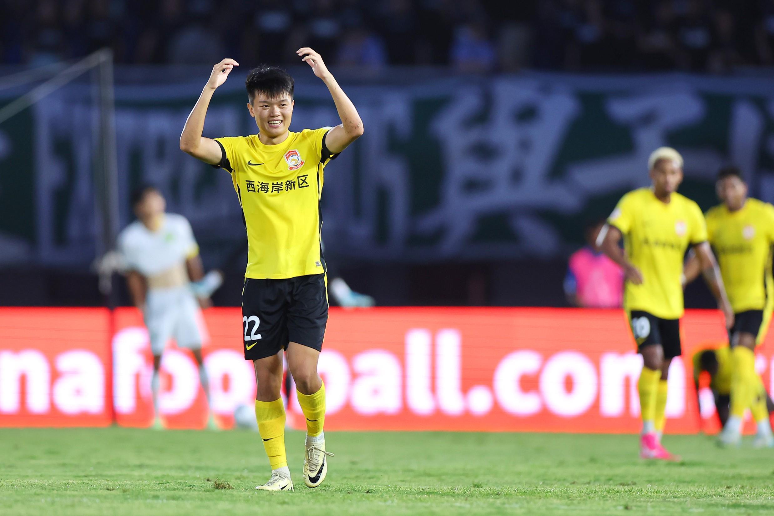 欧亿体育平台-德转：杨希转会上海海港的转会费为143万欧元