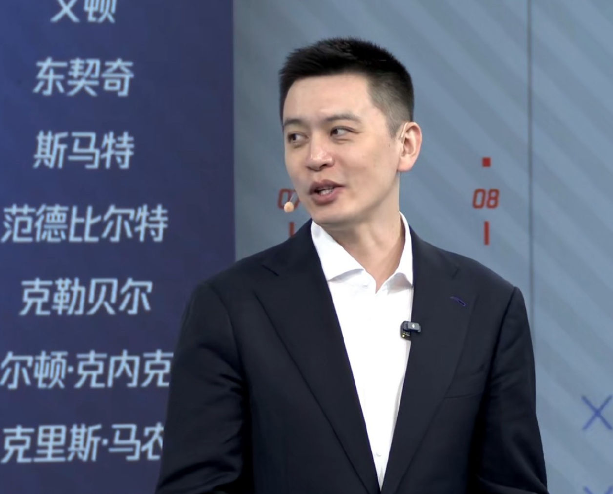 欧亿体育-杨鸣离职后状态极佳，黑眼圈消失，解说完NBA还将参加杯赛开幕式